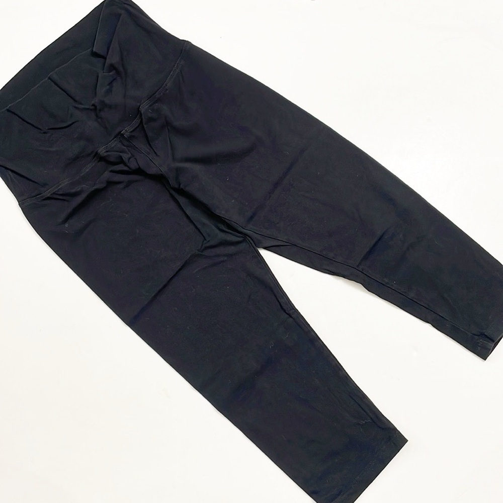 Fashion Nova black cropped leggings